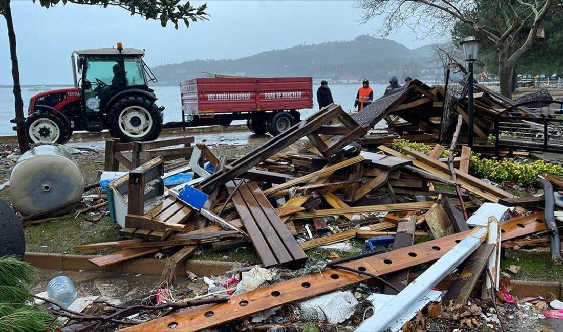 Zonguldak'ın Karadeniz Ereğli ilçesinde geçen hafta fırtına nedeniyle sahil kesiminde