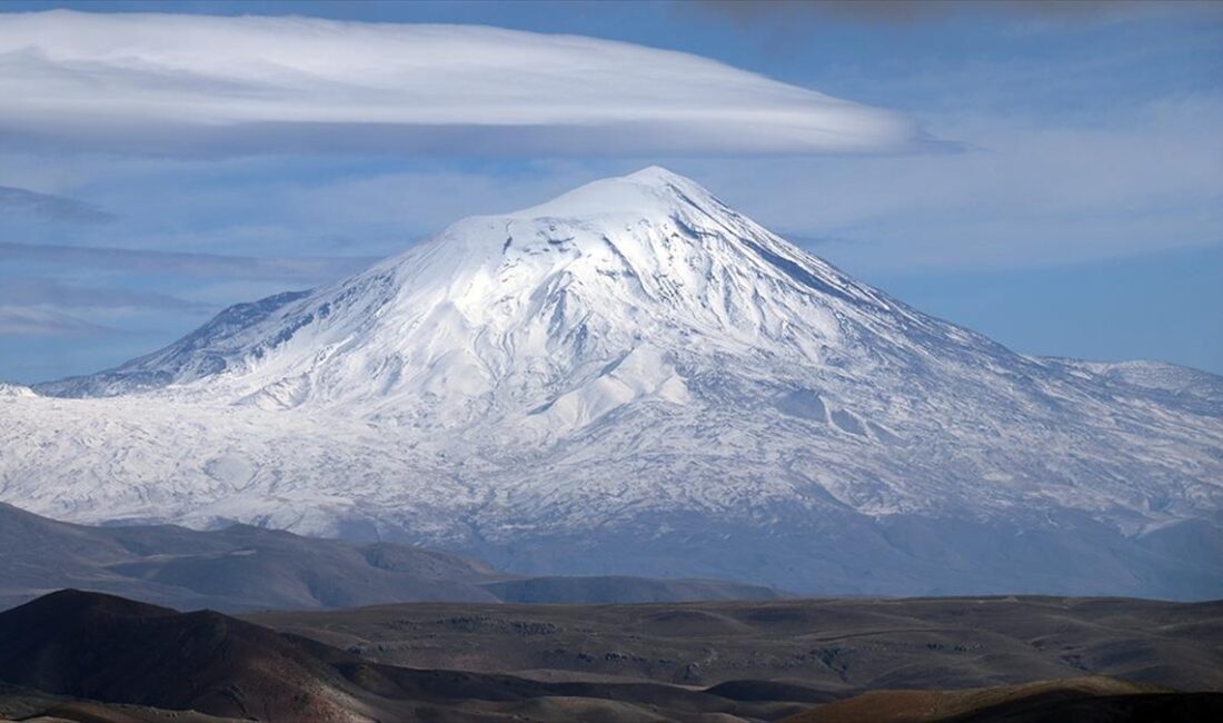 Kars, Ağrı ve Ardahan'da kar ve soğuk hava etkili oluyor Türkiye’nin en yüksek noktası olan Ağrı Dağı ve çevresi karla