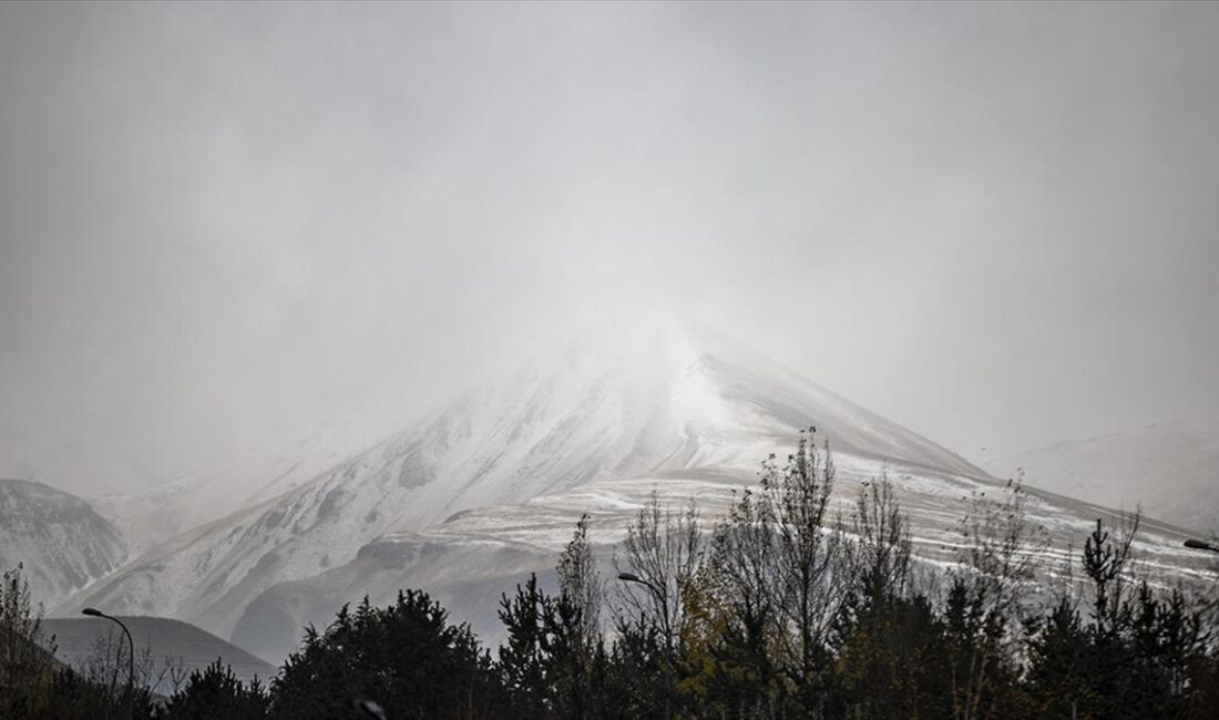 Kayak merkezleri arasında en fazla kar kalınlığı 50 santimetreyle Palandöken'de