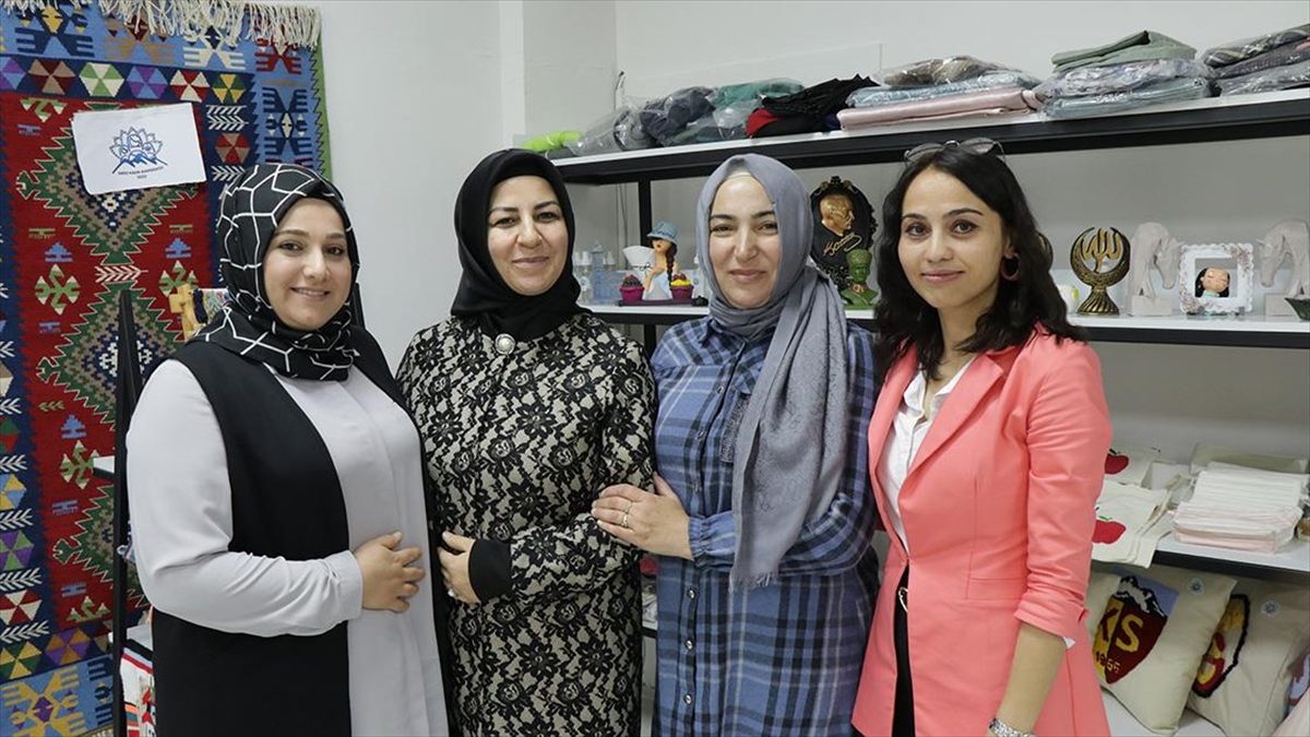 Kayseri'de yöneticisinden çalışanına kadınların bir araya gelerek kurduğu kooperatiflerde 460
