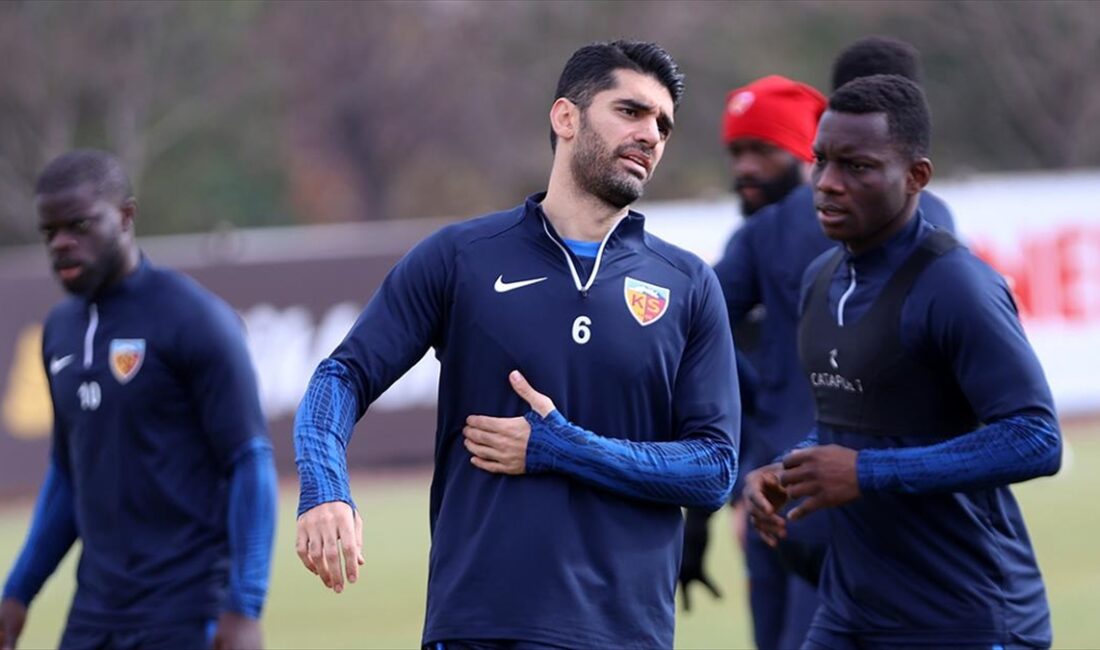 Trendyol Süper Lig ekiplerinden Mondihome Kayserispor'un teknik direktör Recep Uçar,