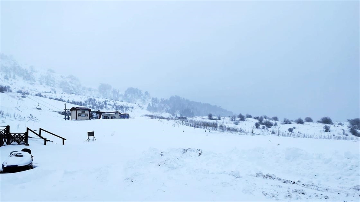 Karabük'ün kış turizmi lokasyonlarından Keltepe Kayak Merkezi'nde kar kalınlığı 40