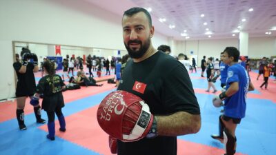 Antalya'da ağabeyinin etkisiyle küçük yaşlarda spora gönül veren, kick boks