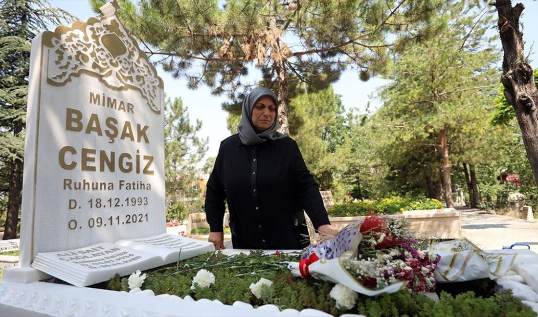 İstanbul'da kaldırımda yürüdüğü sırada samuray kılıcıyla öldürülen mimar Başak Cengiz'in