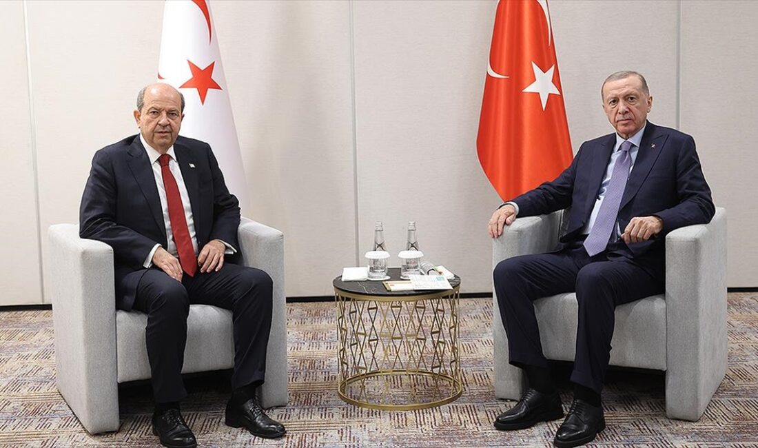 KKTC Cumhurbaşkanı Tatar, EİT Zirvesi'ndeki konuşmasından dolayı Cumhurbaşkanı Erdoğan'a teşekkür etti Kuzey Kıbrıs Türk Cumhuriyeti (KKTC) Cumhurbaşkanı Ersin Tatar, Cumhurbaşkanı Recep