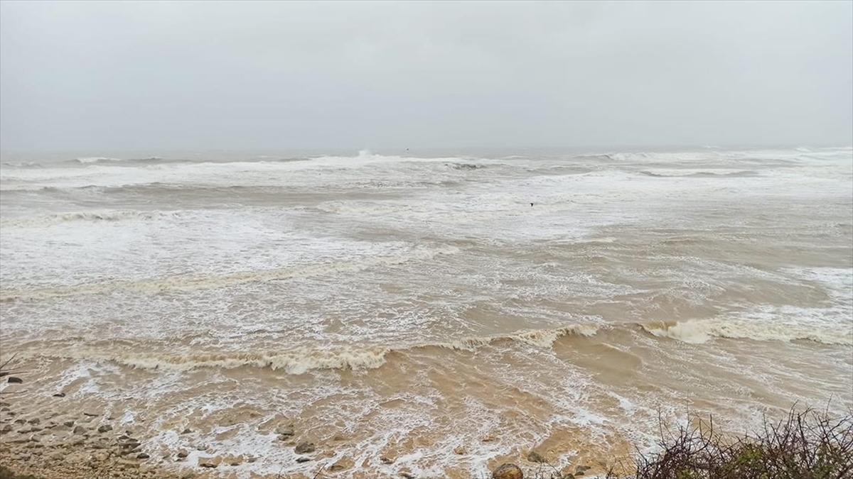 Kocaeli'de etkili olan kuvvetli sağanak nedeniyle 24 saatte şehre ortalama