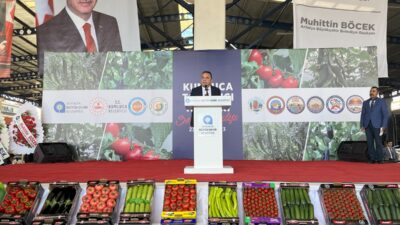 ANTALYA (AA) – Kumluca toptancı halinde yeni sezon açılışı gerçekleştirildi