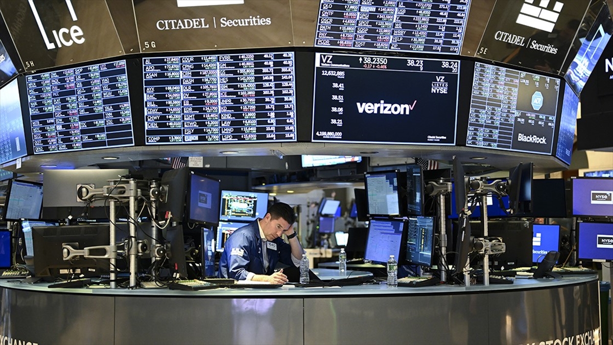 Küresel piyasalar, ABD Merkez Bankası (Fed) yetkililerinin açıklamalarıyla yön arayışına