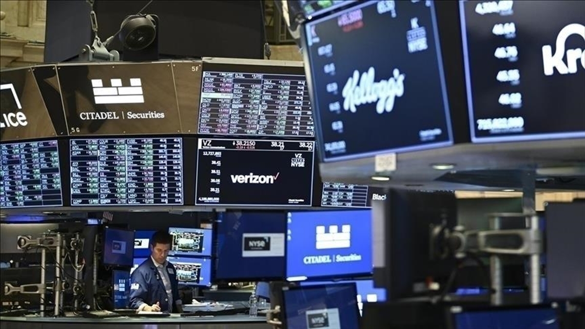Küresel piyasalarda, ABD Merkez Bankası'nın (Fed) şahin adımlarının sonuna geldiğine