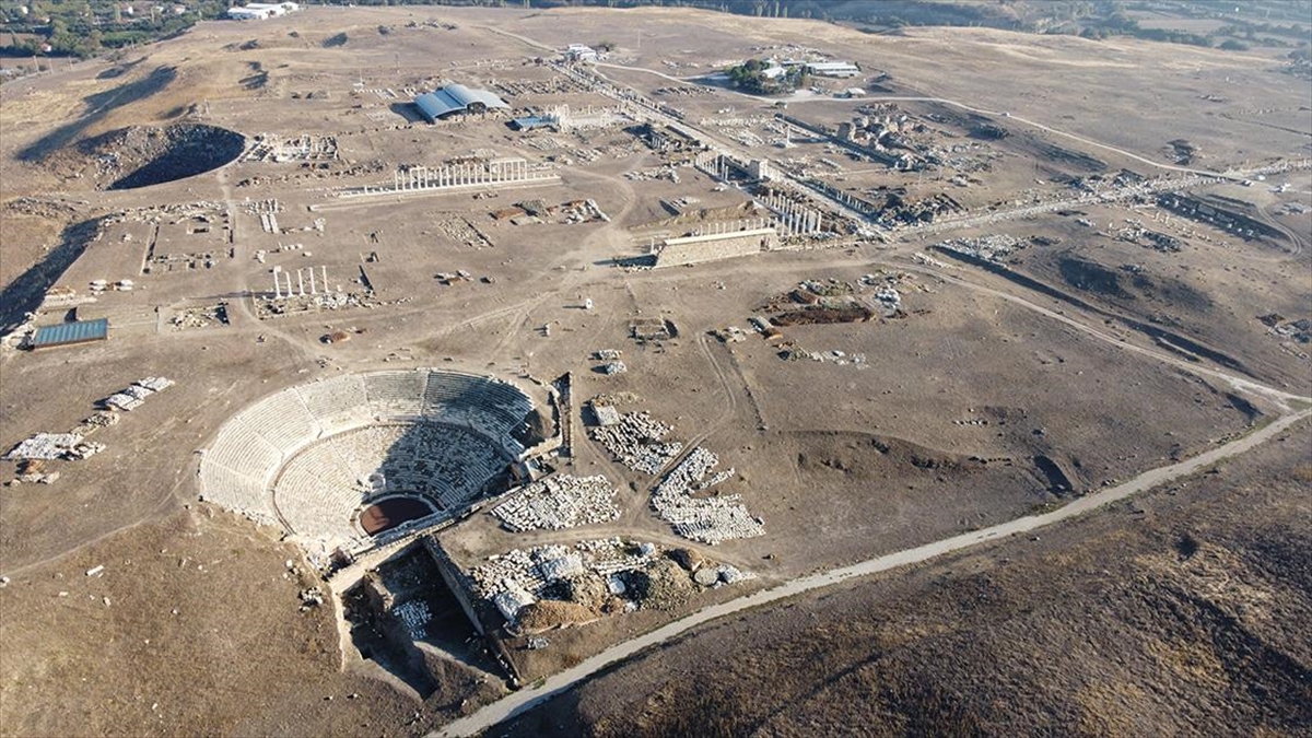 Milattan sonra 610 yılında meydana gelen deprem sonucu tamamen yıkıldığı