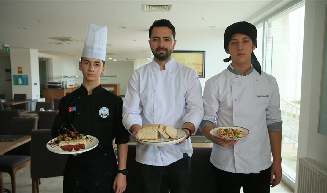 Kocaeli'nin Kartepe ilçesindeki meslek lisesinde yiyecek içecek hizmetleri öğretmeni ve