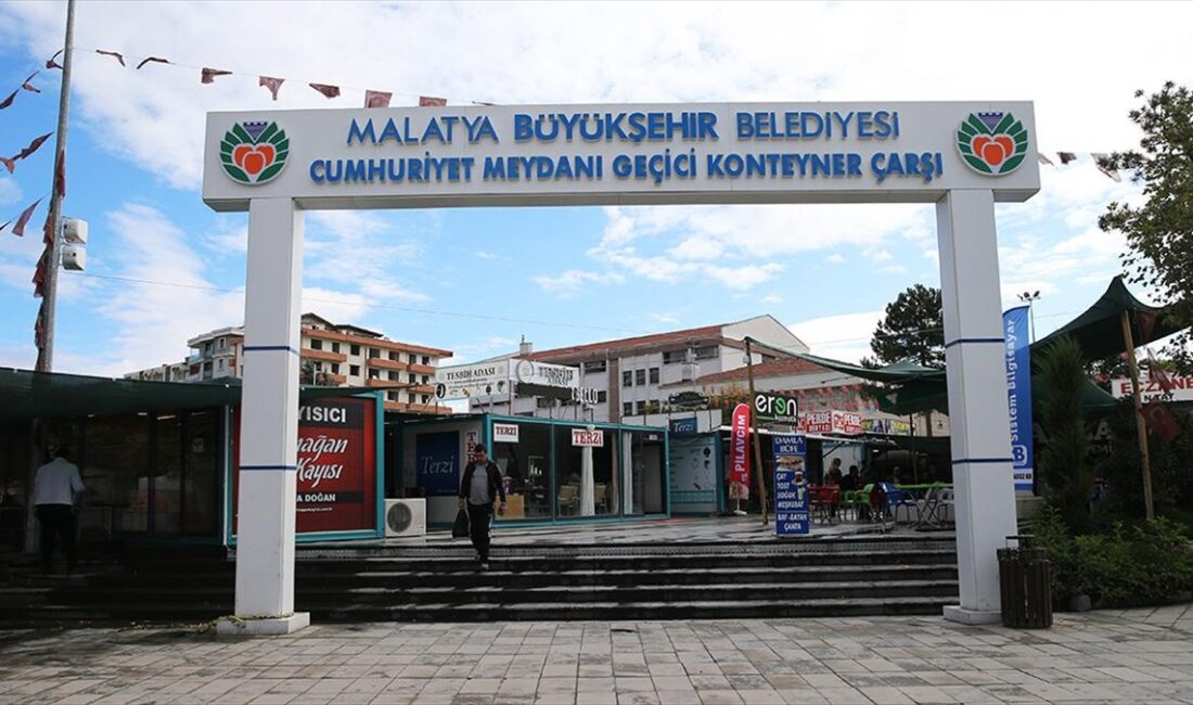Kahramanmaraş merkezli depremlerden etkilenen Malatya'da yaklaşık 3 bin 700 esnaf