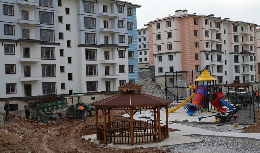 Kahramanmaraş merkezli 6 Şubat'taki depremlerin yıkıma neden olduğu Malatya'da yapımı
