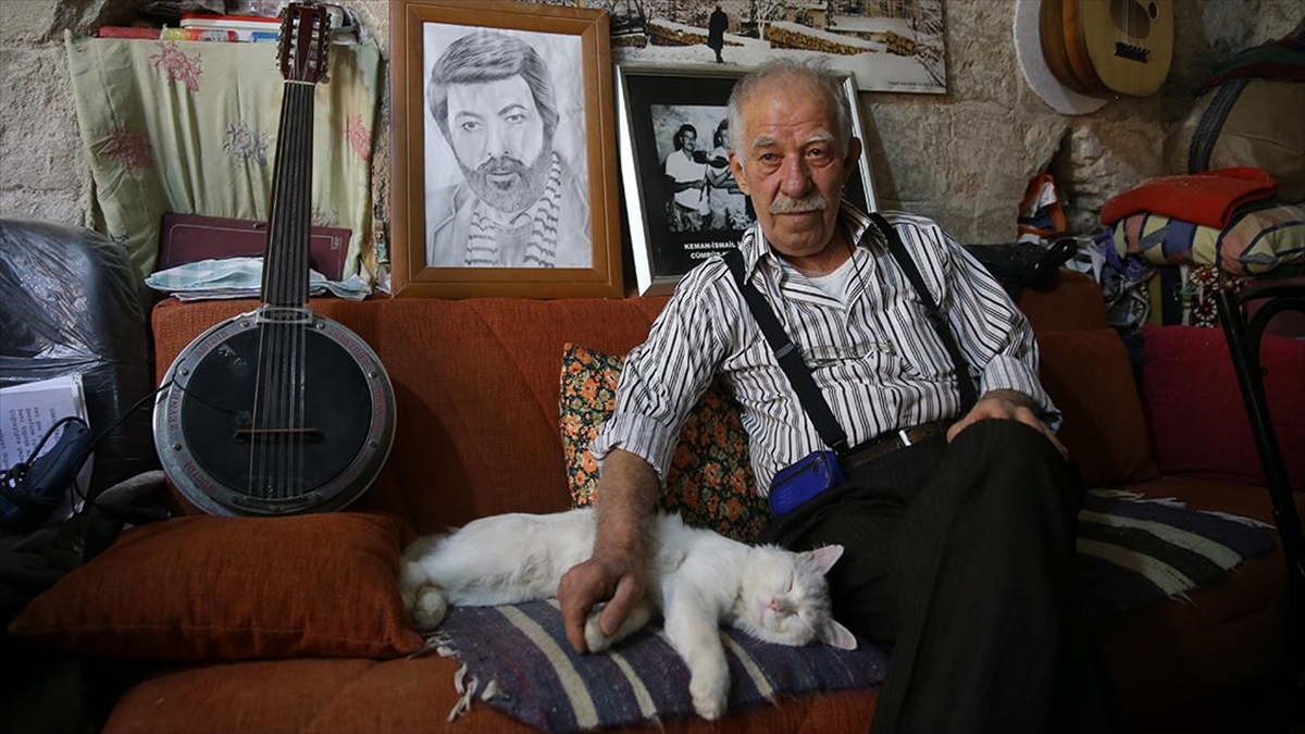 Mardin'de düğünlerde yarım asrı aşkın süre cümbüş ve ud çalan,