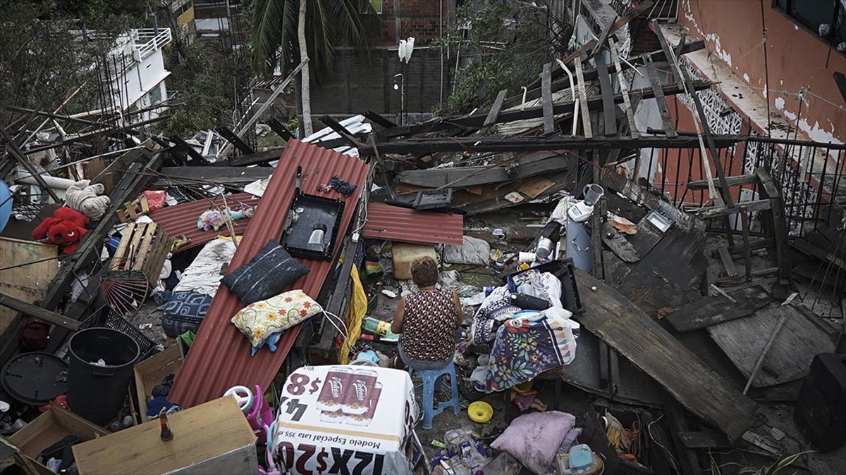 Meksika'nın güneyindeki sahil kenti Acapulco'da, 25 Ekim'de karayı vuran ve