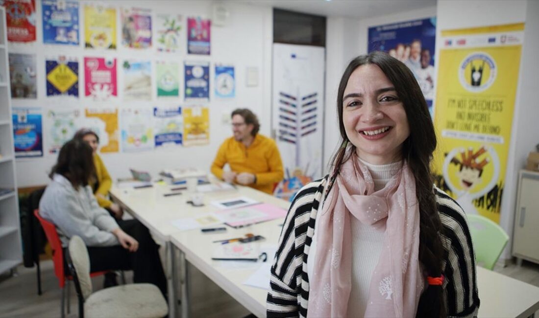 Çorum'da görev yapan İngilizce öğretmeni Melike Dibo, 10 yılda hayata