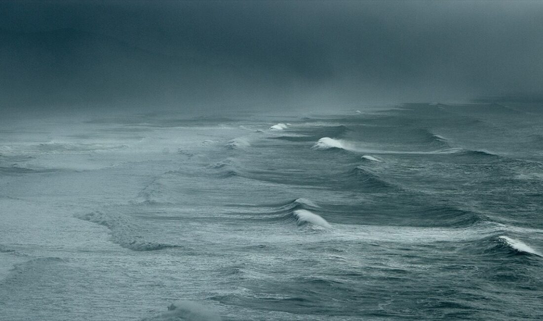 Meteorolojiden denizlerde fırtına uyarısı Orta Karadeniz, Marmara, Ege ve Akdeniz'de fırtına bekleniyor.
