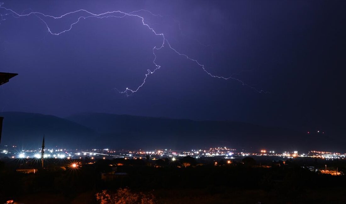 Meteoroloji Genel Müdürlüğü, gece saatlerinden itibaren yurdun batı kesimleri için