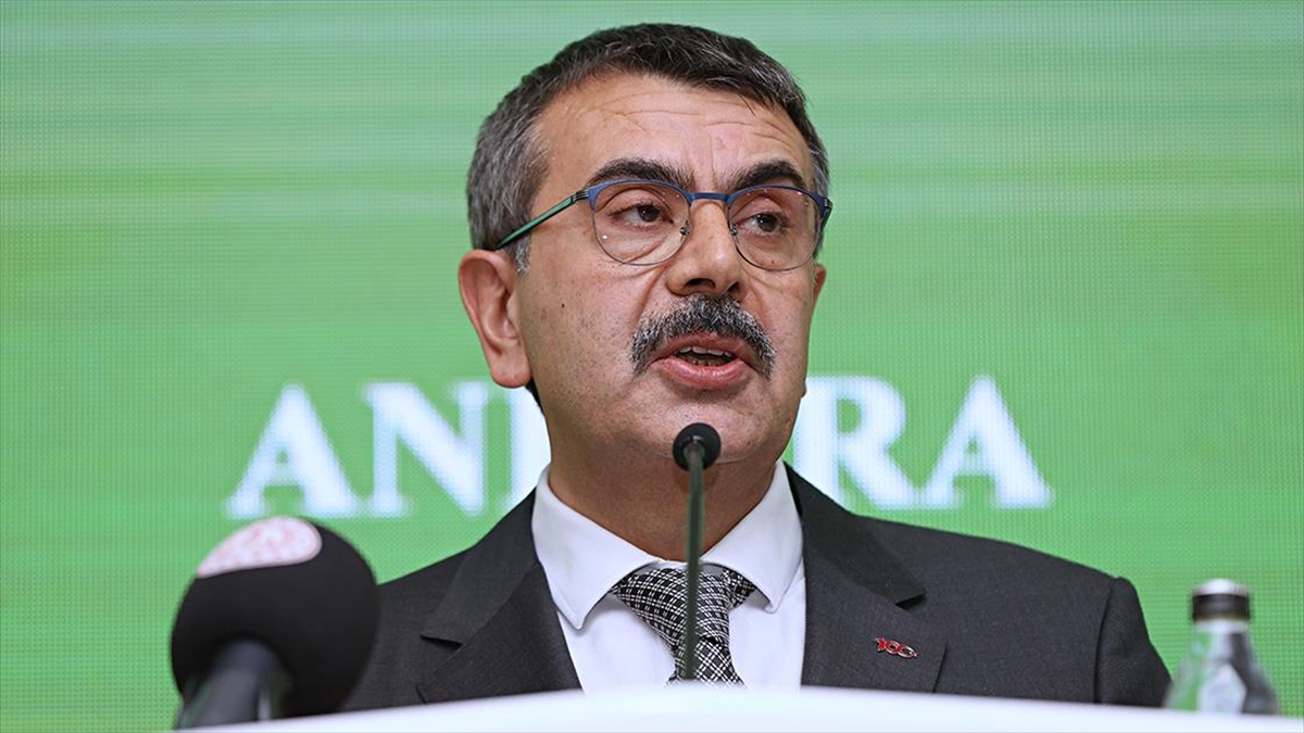 Milli Eğitim Bakanı Yusuf Tekin, "Öğretmenin hak ettiği itibarı toplum