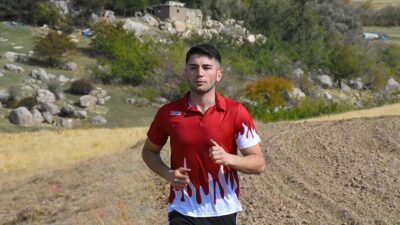 Milli kick boksçu Soner Dilmaç, kariyerine dünya şampiyonluğu unvanını da