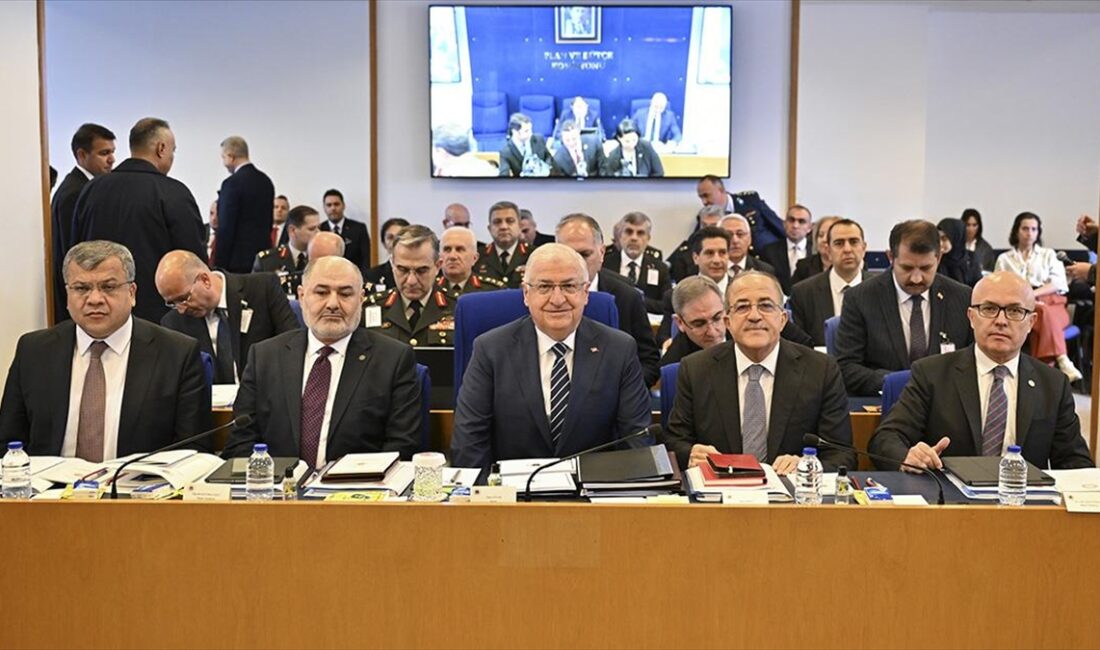 Milli Savunma Bakanı Yaşar Güler, "Yunanistan ile aramızdaki ilişkilerin geliştirilmesinde