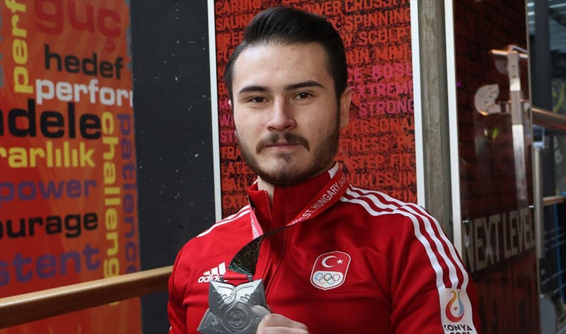 Milli sporcu Özdemir, "Macaristan'da Erkek Kata Milli Takımı olarak dünya