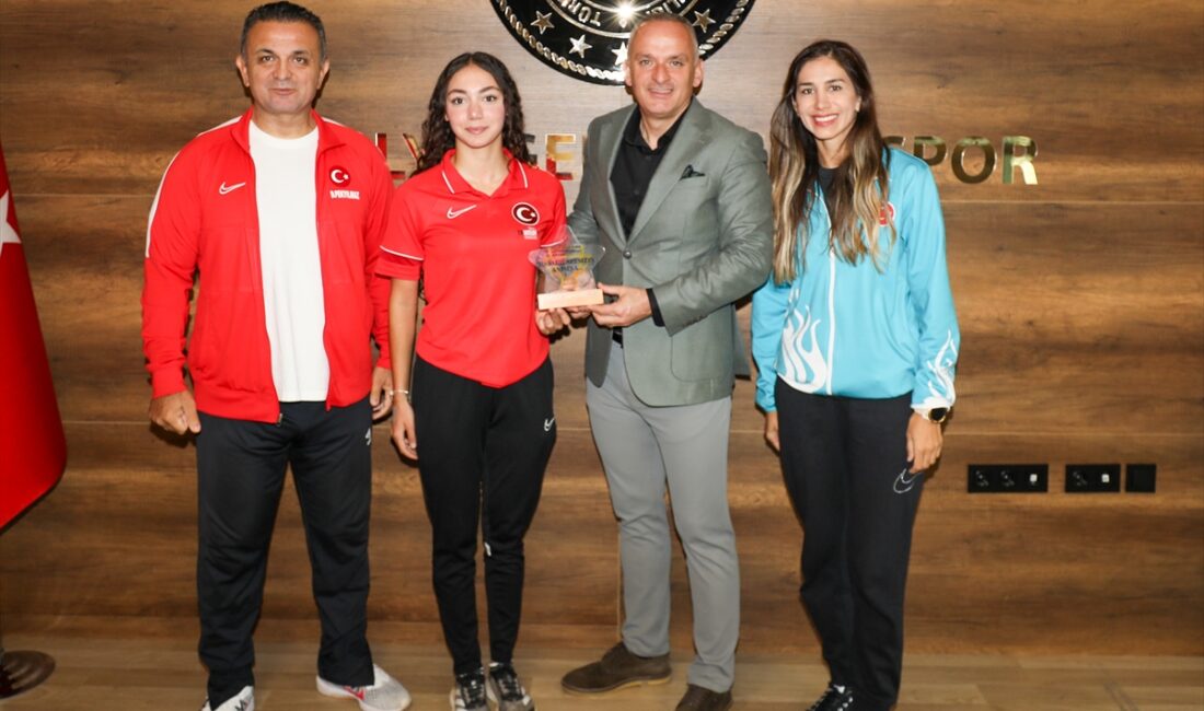 ANTALYA (AA) – Avrupa Triatlon Kupası yarışlarında gençler kategorisinde şampiyon