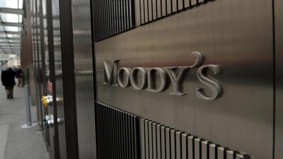 Uluslararası kredi derecelendirme kuruluşu Moody's, yüksek faiz oranlarının kredi kanalları