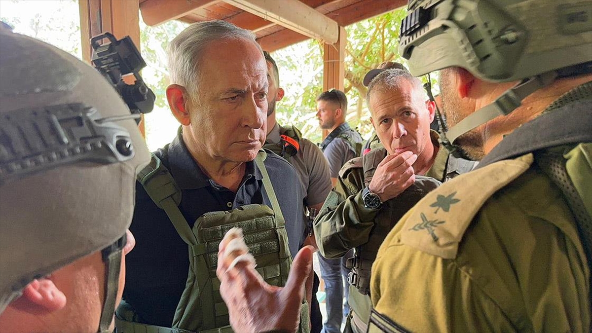 İsrail Başbakanı Binyamin Netanyahu, İsrail ordusunun karadan girdiği abluka altındaki
