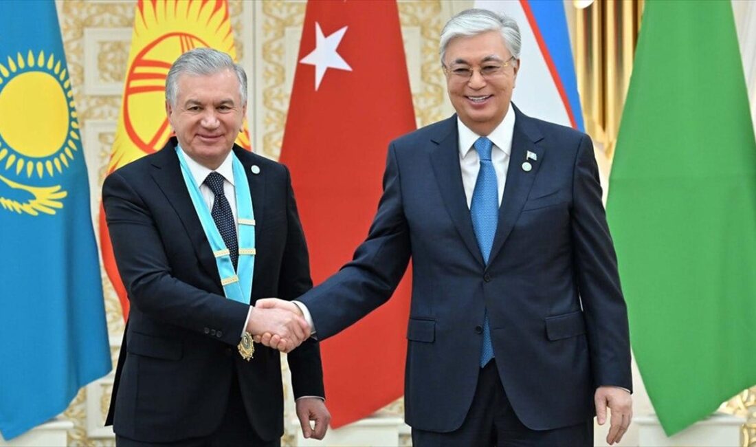 Özbekistan Cumhurbaşkanı Şevket Mirziyoyev'e, Astana'daki Türk Devletleri Teşkilatı (TDT) 10.