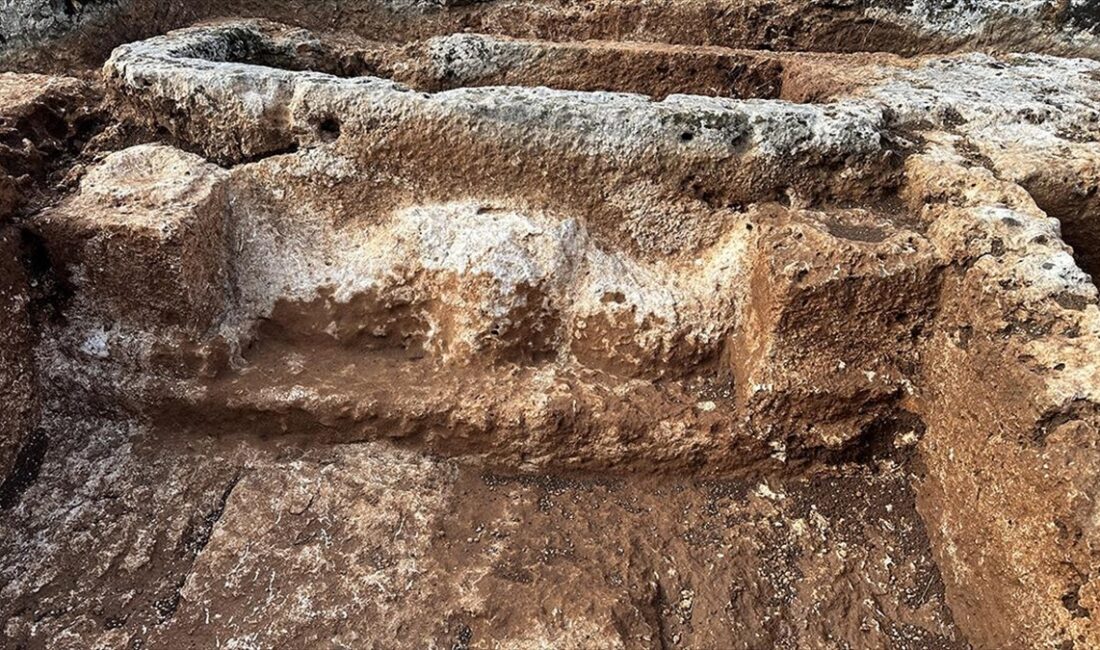 Adıyaman'daki Perre Antik Kenti'nde devam eden kazı çalışmalarında, Roma dönemine