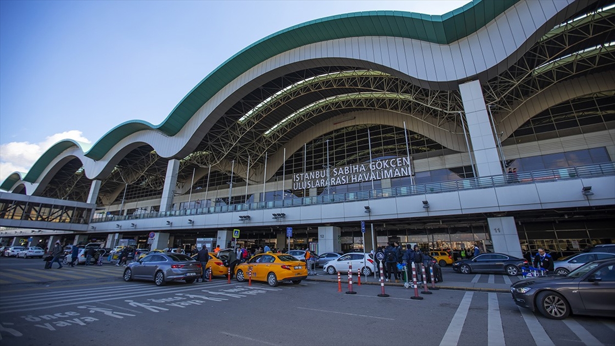 İstanbul'da beklenen olumsuz hava koşulları nedeniyle Sabiha Gökçen Uluslararası Havalimanı'nda