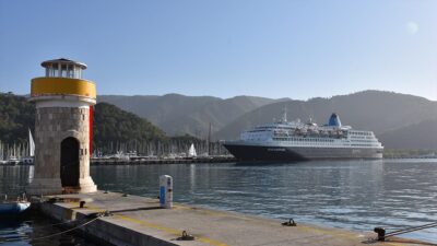 "Blue Sapphire" isimli kruvaziyer, kış aylarını Muğla'nın Marmaris ilçesinde geçirecek.