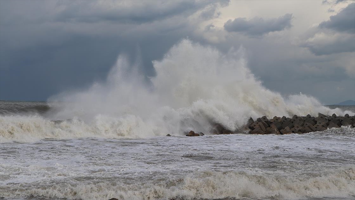 Sakarya, Bartın ve Düzce'de olumsuz hava şartları günlük hayatı etkiliyor.