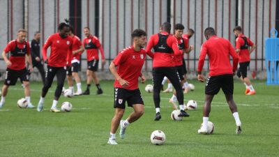 Trendyol Süper Lig'in 4. haftasında sağanak nedeniyle ertelenen Yılport Samsunspor