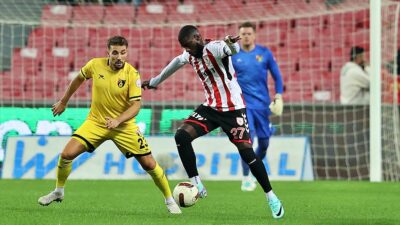 Trendyol Süper Lig'in 4. haftasında sağanak yağış nedeniyle ertelenen Yılport