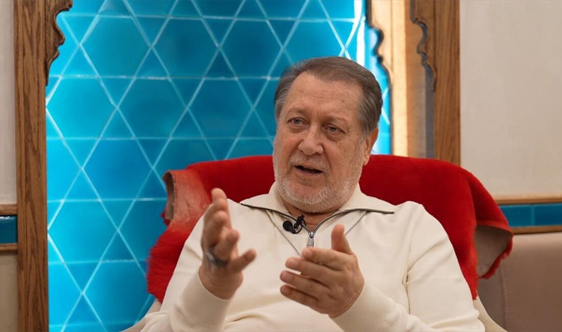 Sanatçı Ahmet Özhan, İsrail'in Filistinlilere uyguladığı saldırılara ilişkin, "Koşulsuz, bu