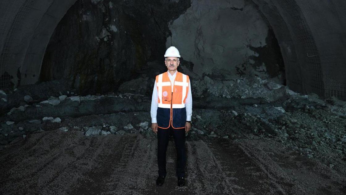 Ulaştırma ve Altyapı Bakanı Uraloğlu, "Sarıyer-Kilyos Tüneli'nin hayata geçmesiyle şehir