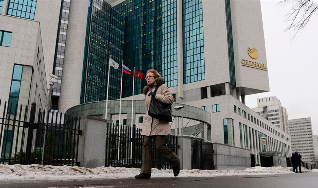 Rusya’nın en büyük bankası Sberbank’ın yılın üçüncü çeyreğinde 411,4 milyar
