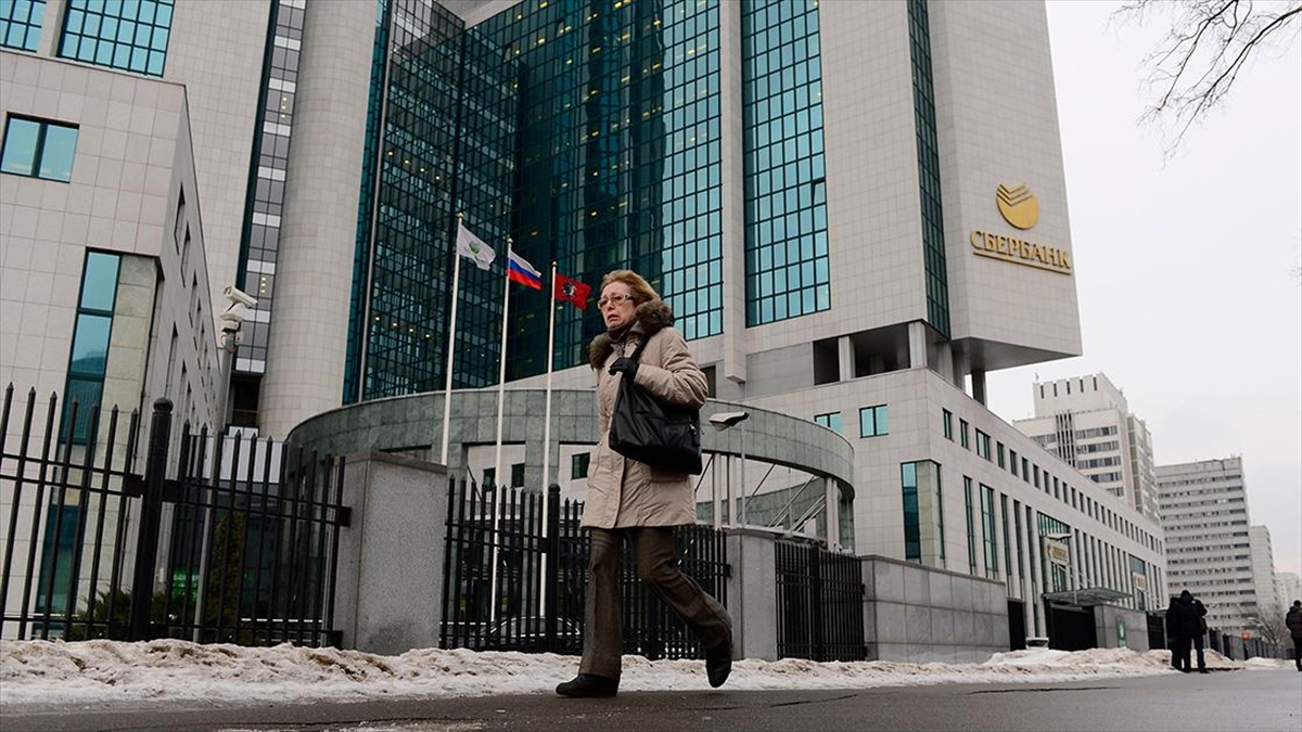 Rusya’nın en büyük bankası Sberbank’ın yılın üçüncü çeyreğinde 411,4 milyar