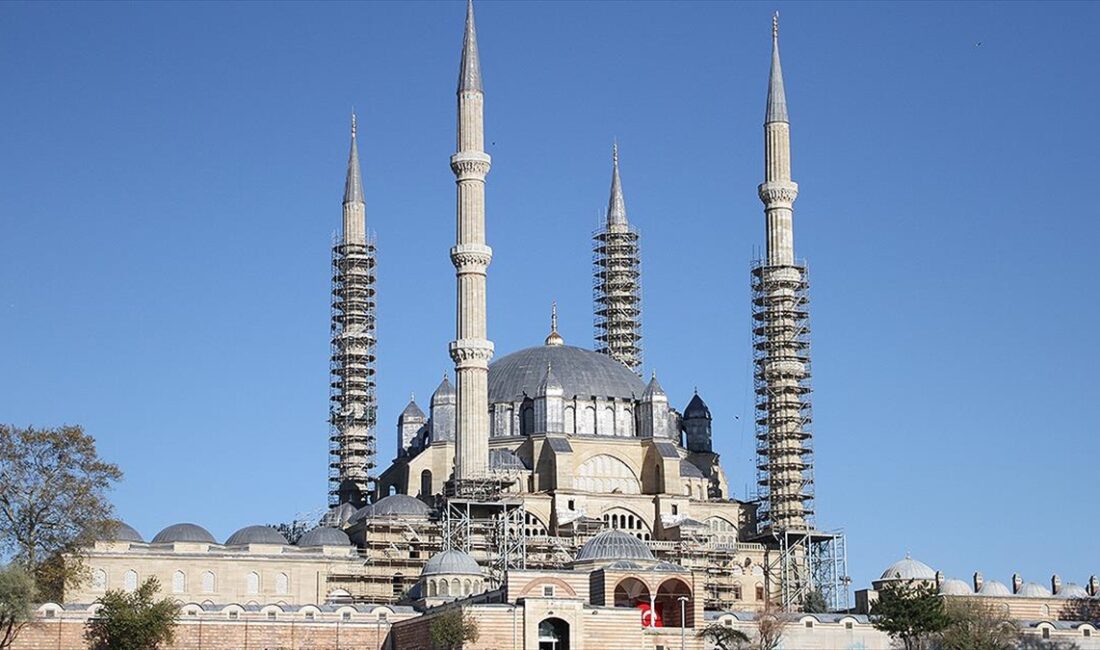 Mimar Sinan'ın "ustalık eseri" Selimiye Camisi'nde restorasyon çalışmaları devam ediyor.