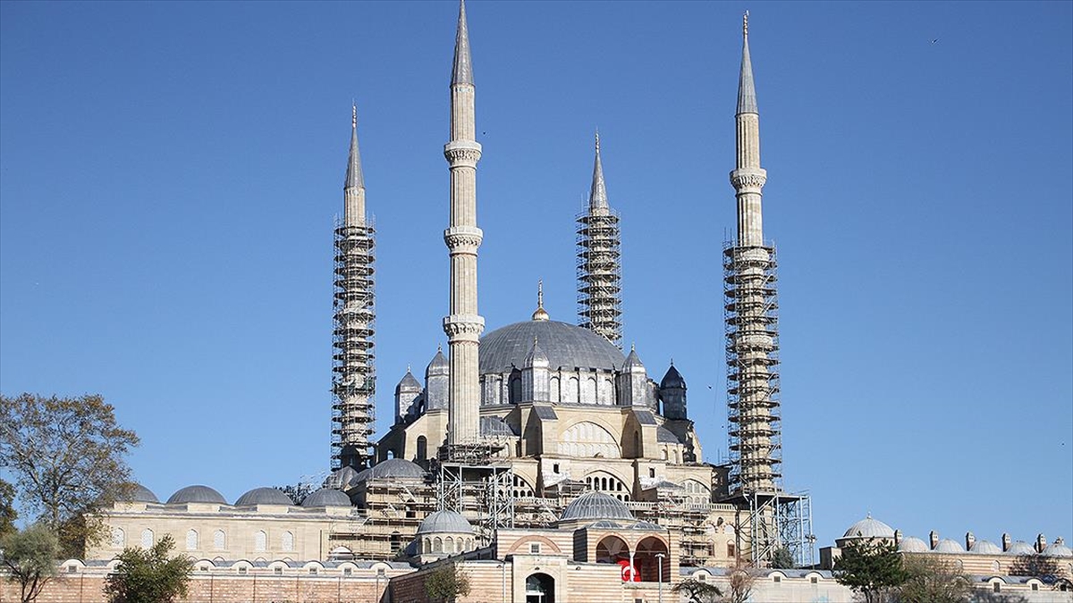 Mimar Sinan'ın "ustalık eseri" Selimiye Camisi'nde restorasyon çalışmaları devam ediyor.