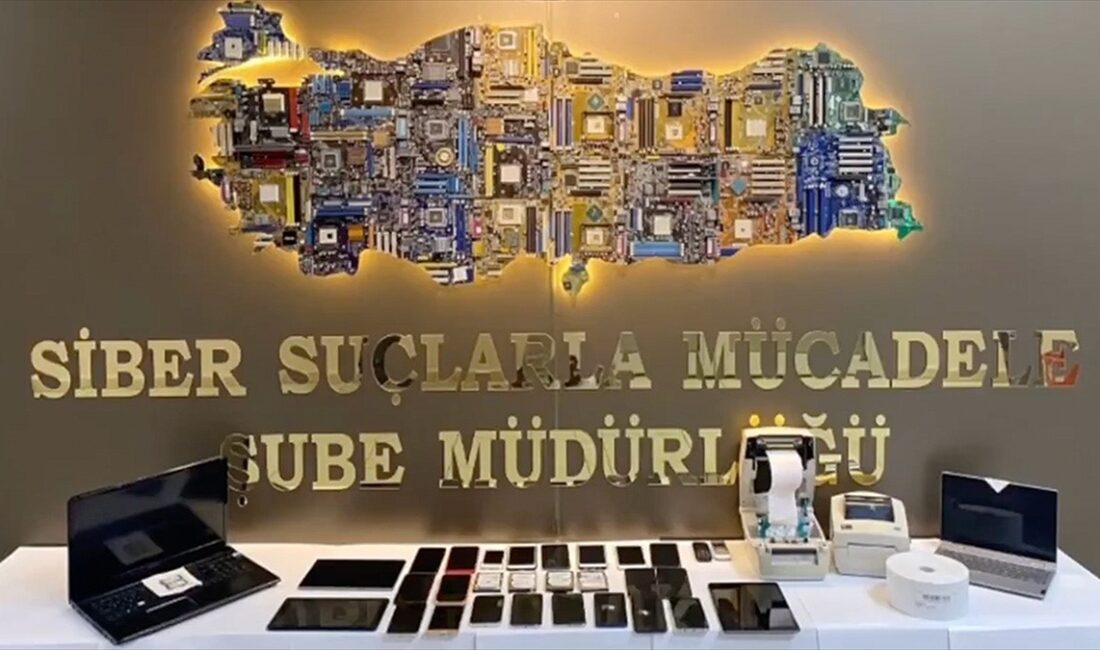 Sibergöz-7 Operasyonu'nda 52 şüpheli yakalandı İçişleri Bakanı Ali Yerlikaya, İzmir merkezli 10 ilde düzenlenen Sibergöz-7