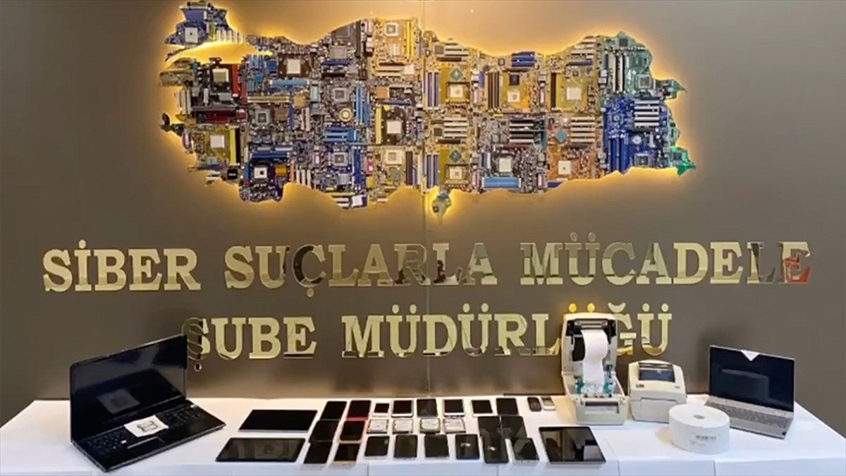 İçişleri Bakanı Ali Yerlikaya, İzmir merkezli 10 ilde düzenlenen Sibergöz-7