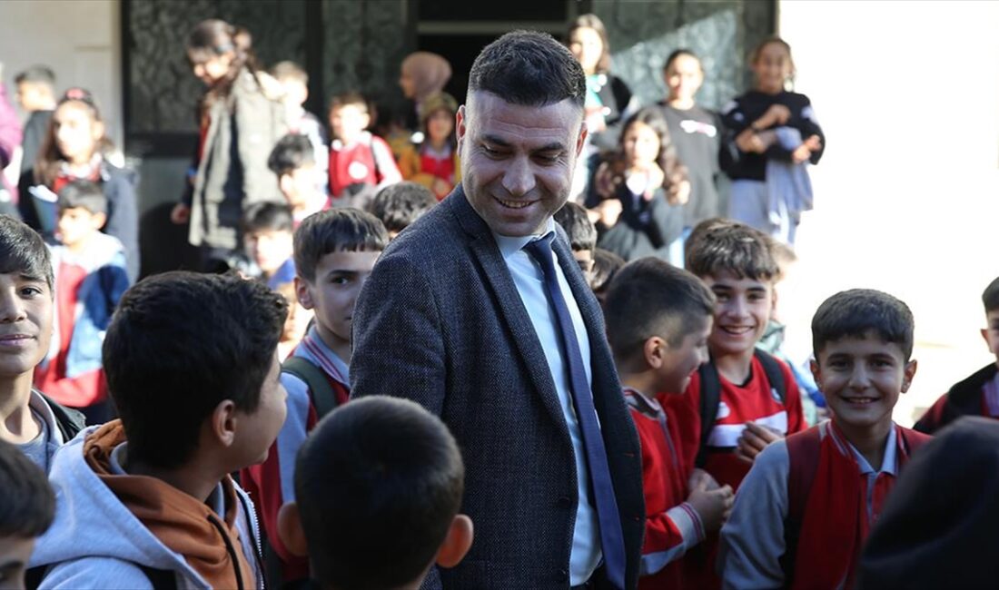 Siirt'te okuduğu okulda müdür olarak görev yapan Uğur Işık, kendisiyle