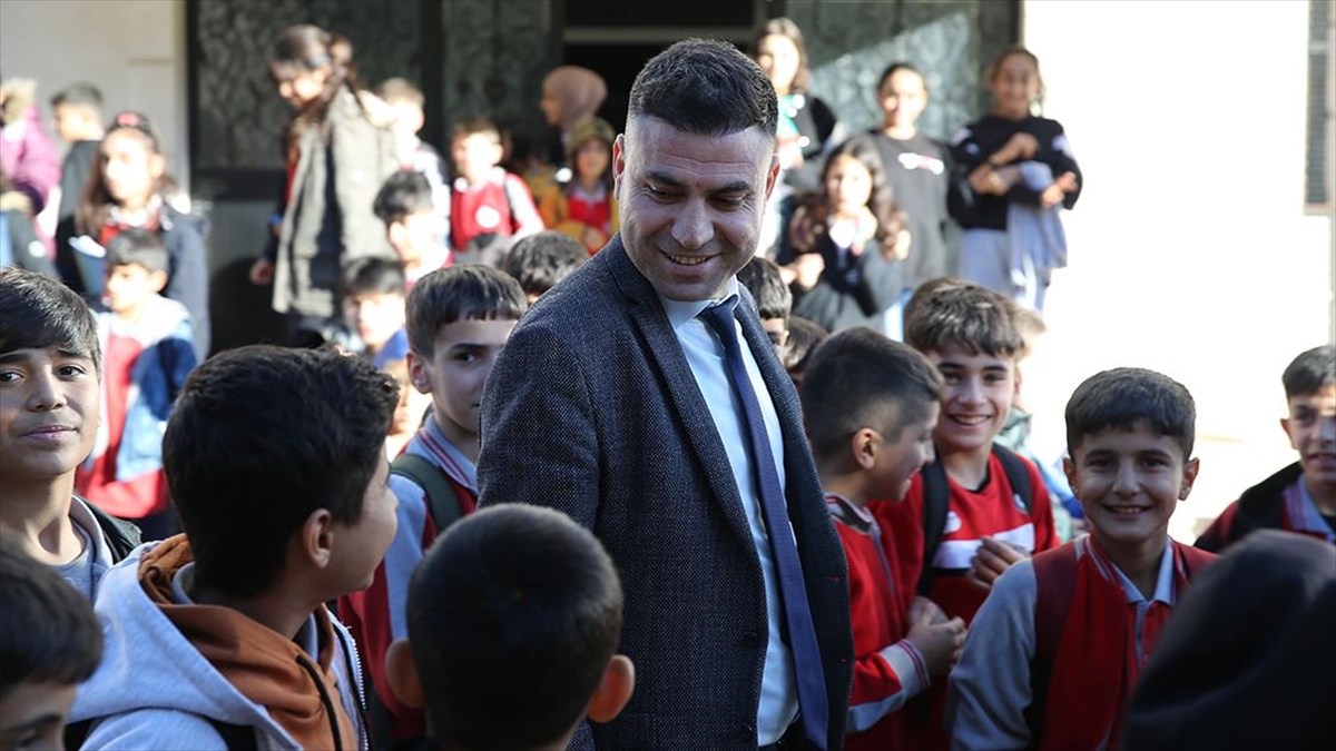 Siirt'te okuduğu okulda müdür olarak görev yapan Uğur Işık, kendisiyle