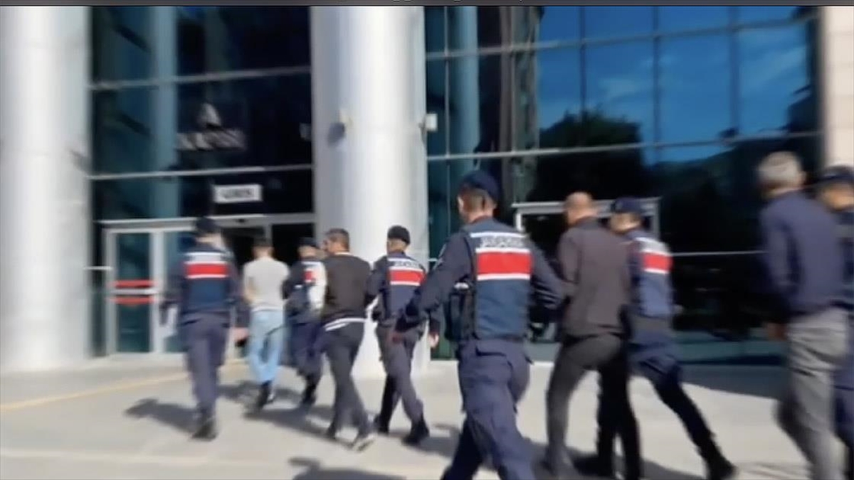 İçişleri Bakanı Ali Yerlikaya, 66 ilde ruhsatsız silah taşıyanlara ve