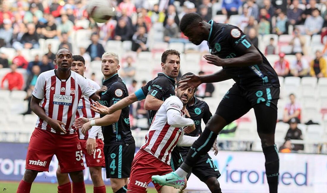 Trendyol Süper Lig'in 11. haftasında EMS Yapı Sivasspor-Yukatel Adana Demirspor