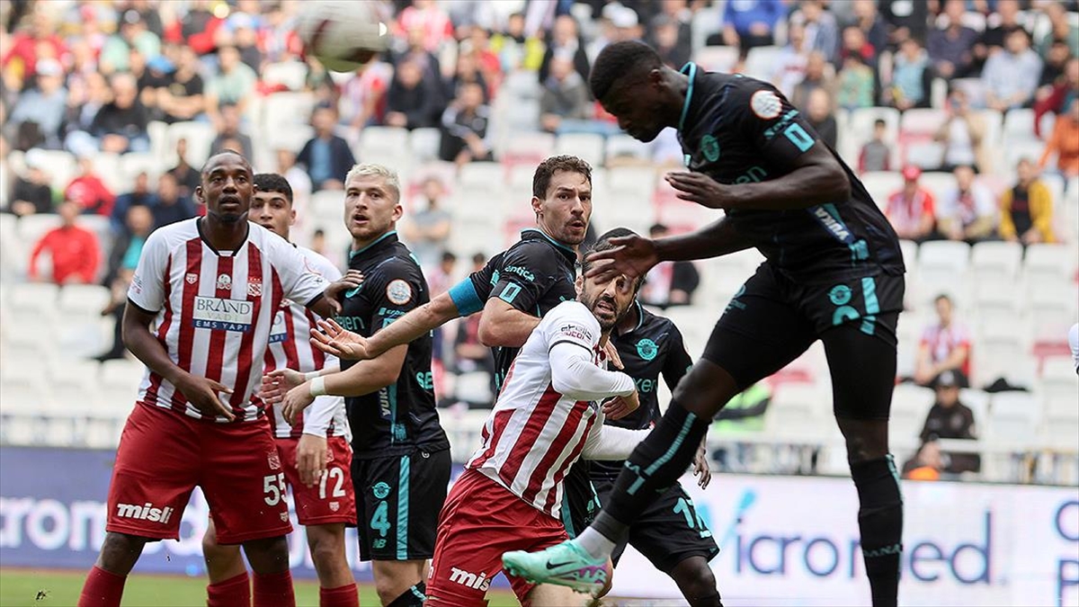 Trendyol Süper Lig'in 11. haftasında EMS Yapı Sivasspor-Yukatel Adana Demirspor