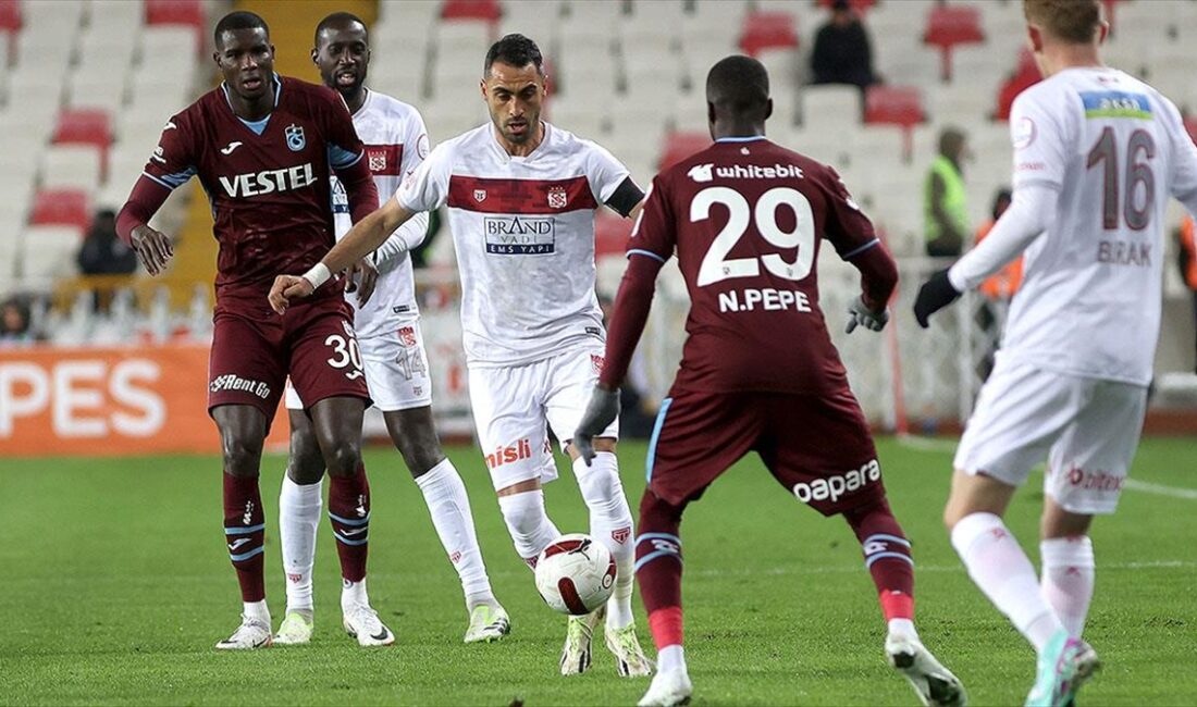 Trendyol Süper Lig'in 13. haftasında EMS Yapı Sivasspor ile Trabzonspor